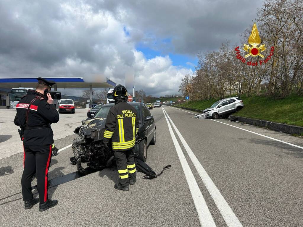 Frontale tra auto sulla strada Tito-Brienza - Basilicata