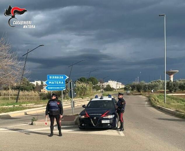 Fanno il video su auto che hanno rubato, due giovani arrestati a Bernalda - Basilicata