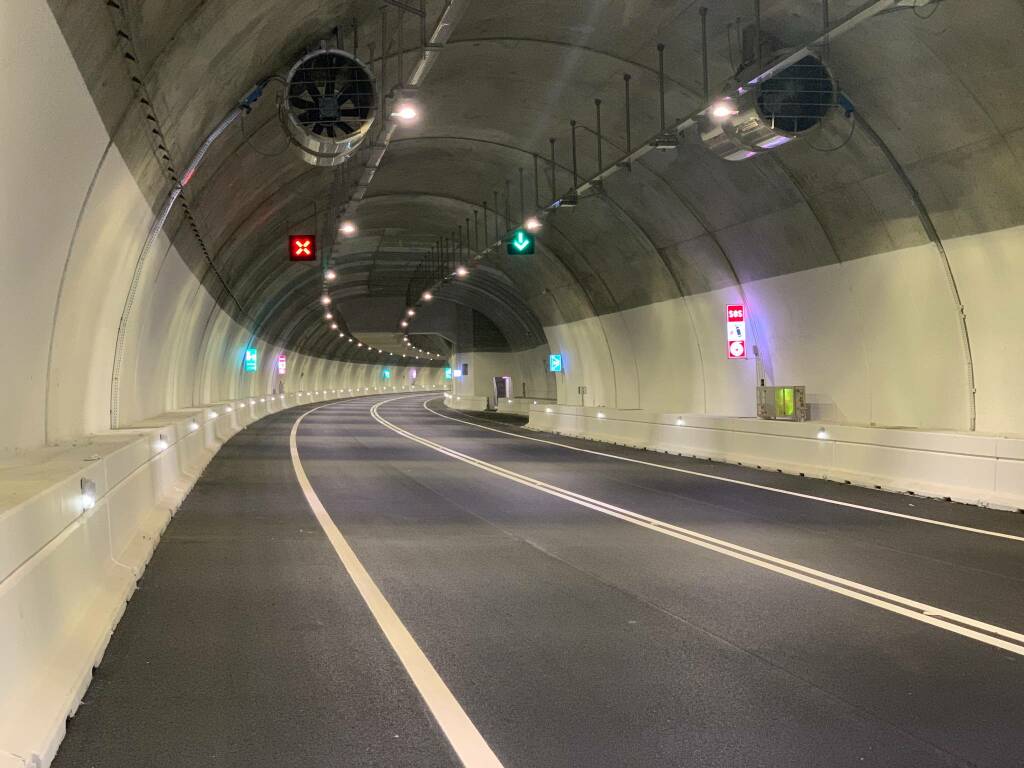 Immagine del post 9232 - Basilicata Mezzo in fiamme sulla Variante di Brienza: traffico rallentato - Basilicata