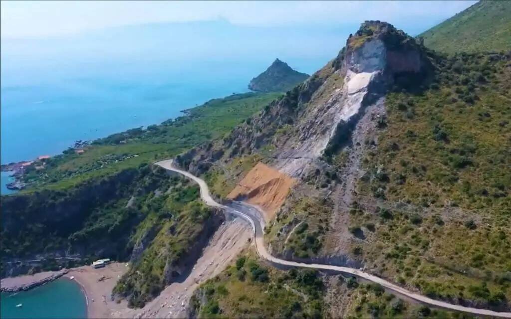 Immagine del post 3242 - Basilicata Lavori Statale 18 Maratea, “in attesa del bypass si apra tratto monitorato” - Basilicata