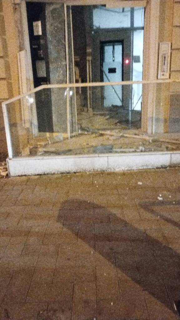Immagine del post 3317 - Basilicata Lavello violenta: esplosioni e assalto alla Bper Banca - Basilicata