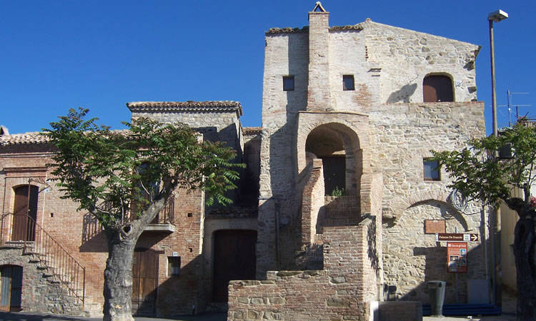 Aliano brilla a livello nazionale, ma esplode la protesta degli artisti lucani - Basilicata