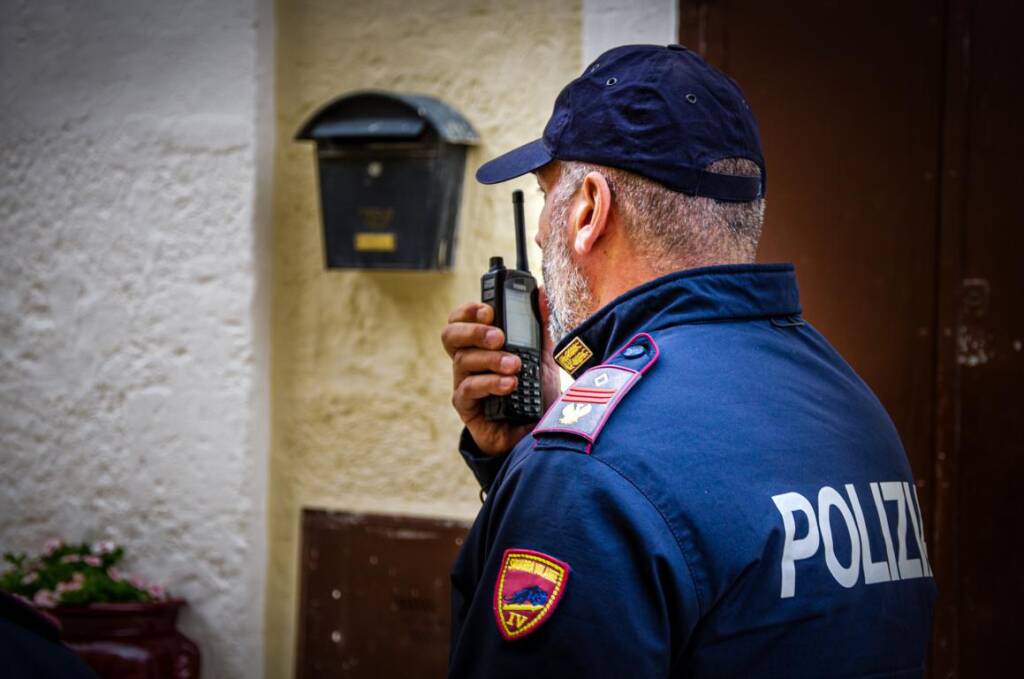Immagine del post 19632 - Basilicata Mamma si butta dal balcone con i tre figli: morta lei con due bimbi, la terza è grave - Basilicata