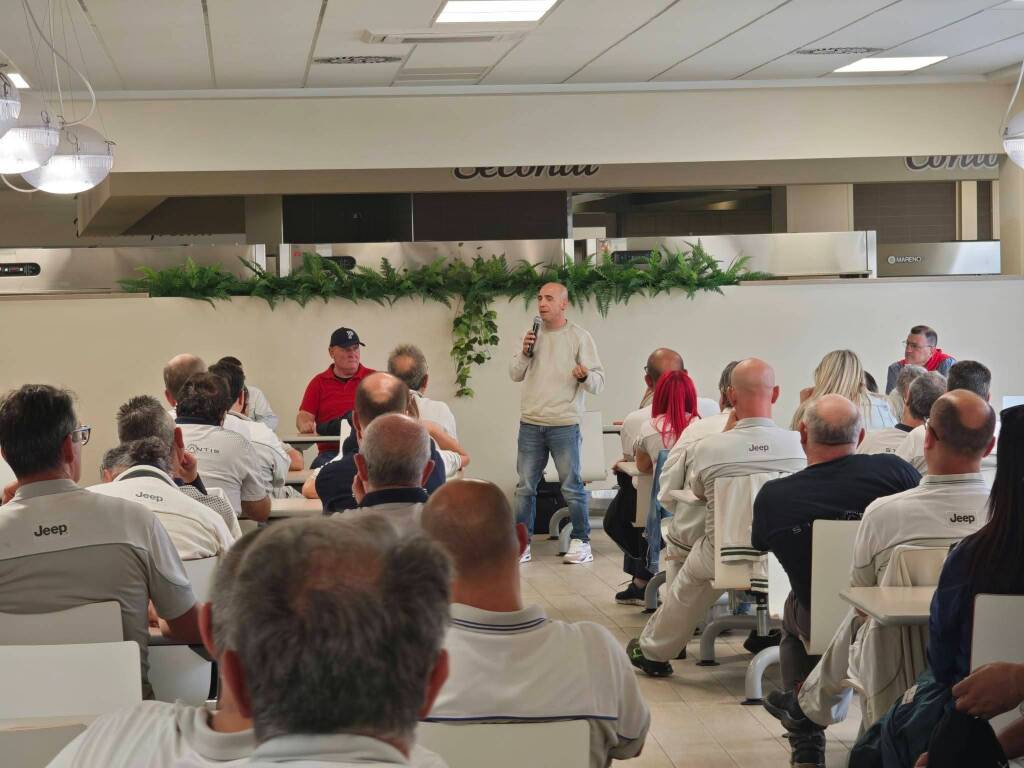 Immagine del post 25864 - Basilicata Stellantis, Melfi, Assemblea Fiom: “Non si vede un futuro, sono tornato a casa deluso” - Basilicata