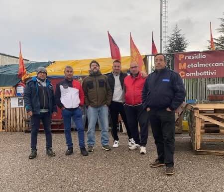 Immagine del post 20404 - Basilicata Pmc Melfi, gli operai in presidio da 7 mesi: Vogliamo vedere il piano di riconversione - Basilicata