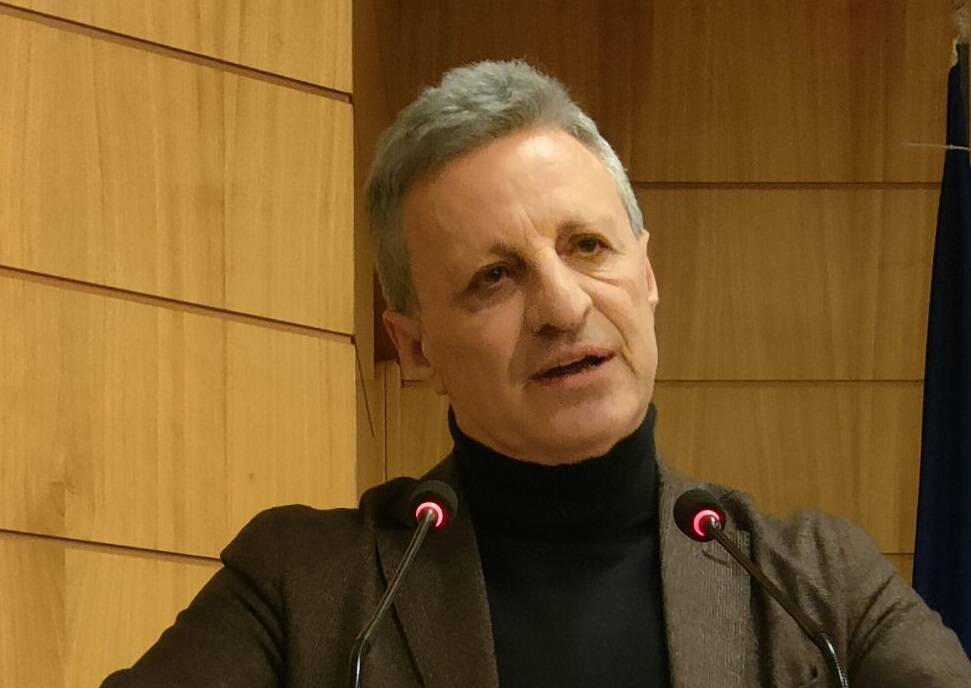 “Mentre 33 mila pensionati lucani vivono con 500 euro al mese, i consiglieri regionali si aumentano lo stipendio” - Basilicata