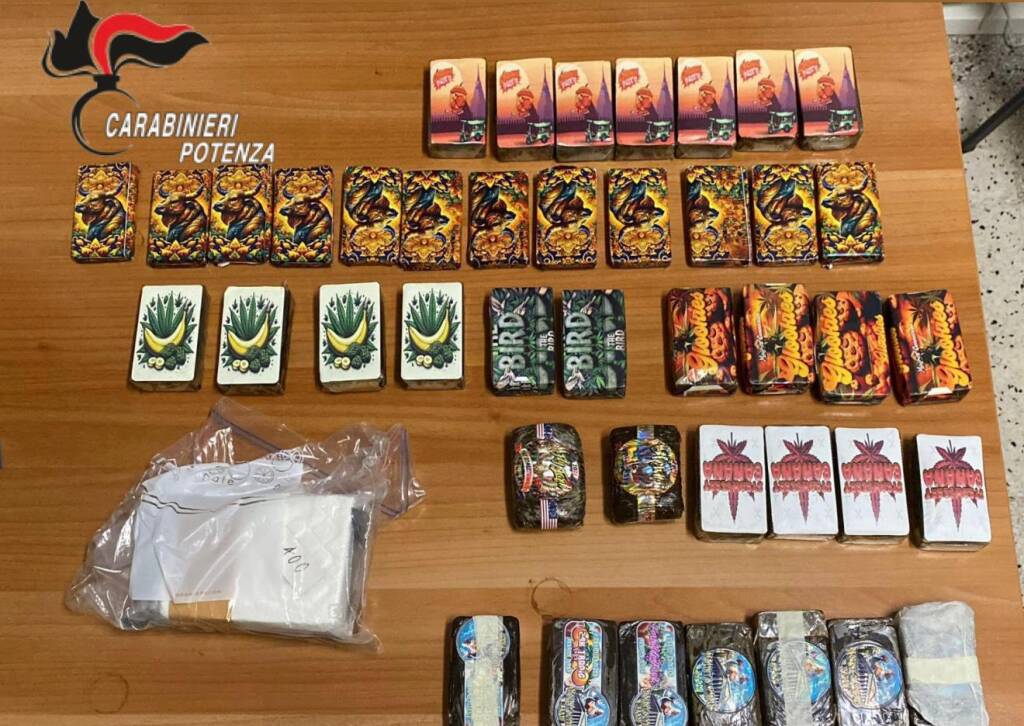 Spaccio, a Melfi sequestrati oltre 4 chili di droga e tre persone denunciate - Basilicata
