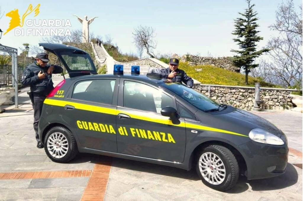 Guardia di Finanza sequestra droga e segnala 5 assuntori in provincia di Potenza - Basilicata