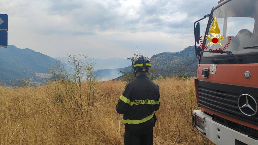 Immagine del post 10759 - Basilicata Incendio a Colobraro: terzo giorno di interventi incessanti per domare le fiamme - Basilicata