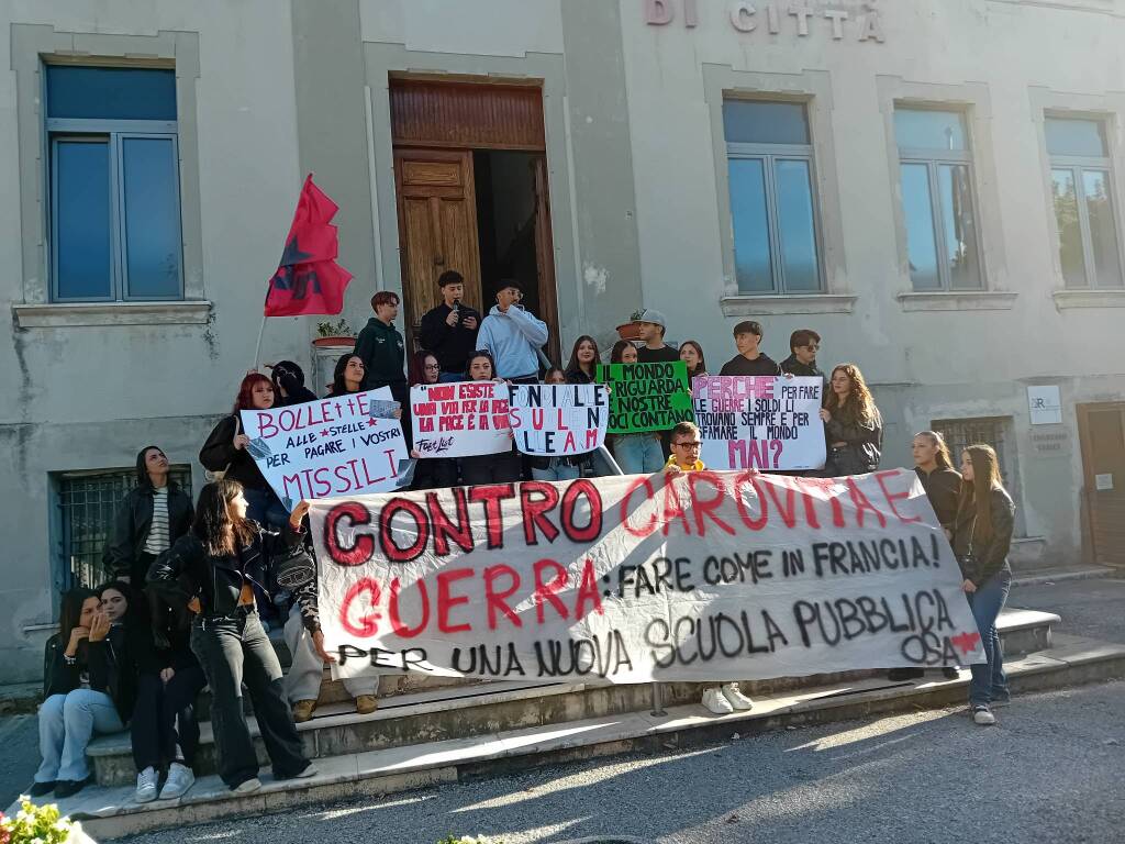 Immagine del post 26119 - Basilicata Anche gli studenti lucani sono pronti a bloccare tutto: “come in Francia” - Basilicata