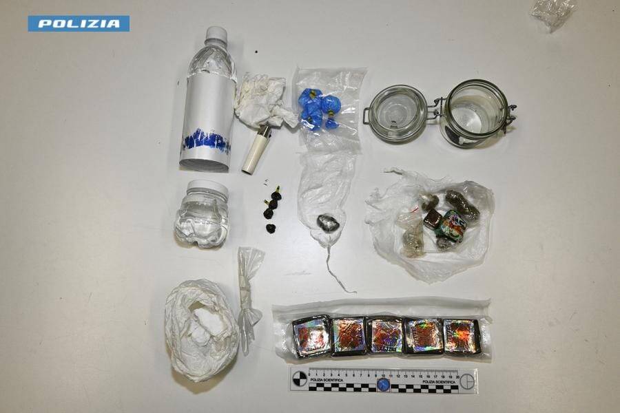 Immagine del post 23972 - Basilicata Droga nascosta nel doppio fondo di una bottiglietta - Basilicata