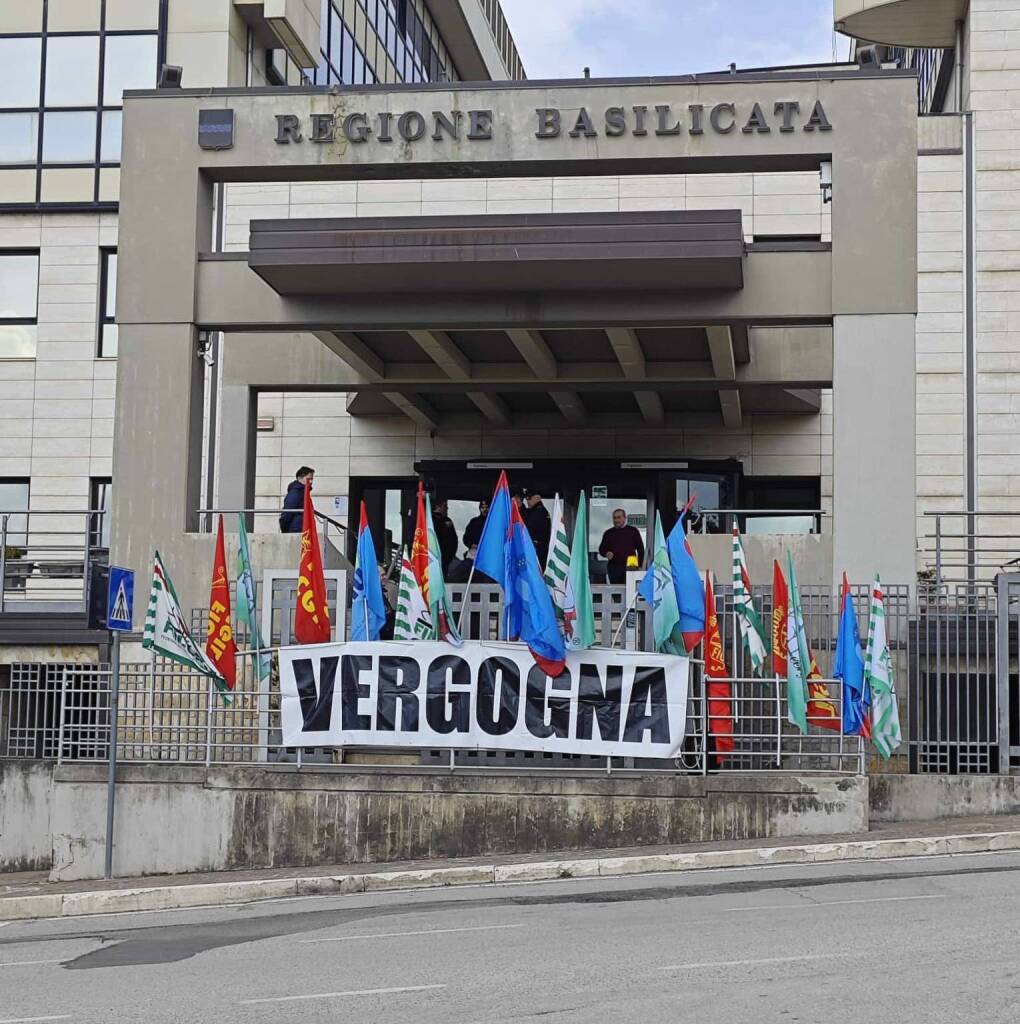 Smart Paper: basta propaganda, servono risposte vere - Basilicata