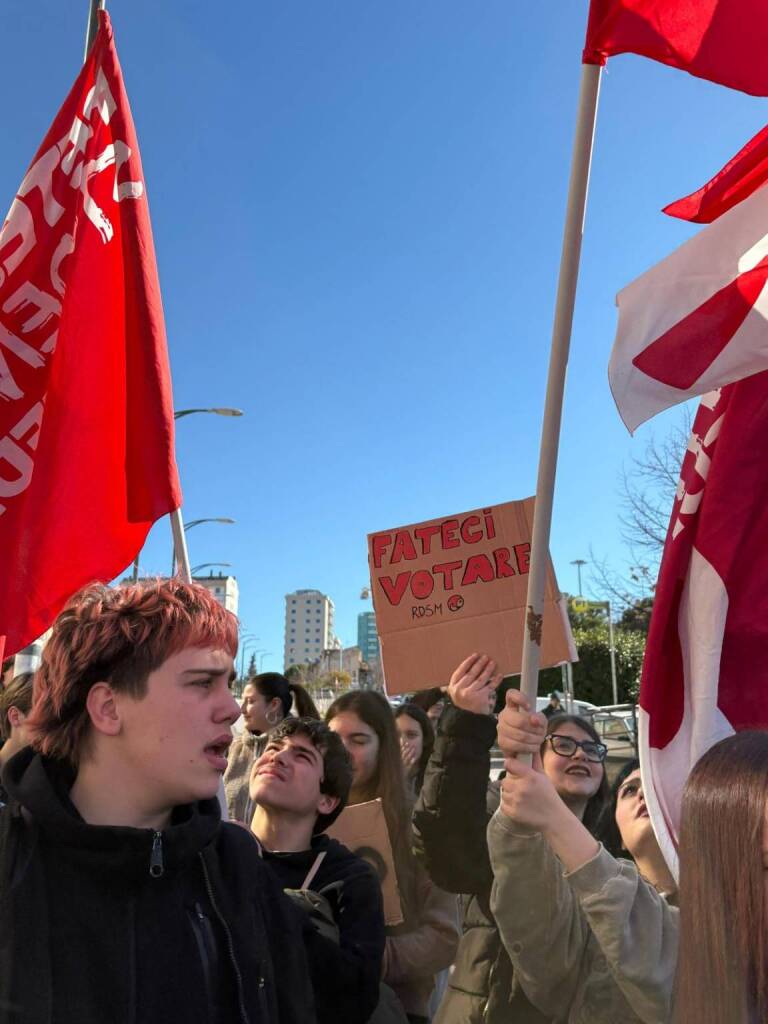 Immagine del post 21841 - Basilicata Mini vitalizi, anche gli studenti lucani chiedono di votare per l’abrogazione - Basilicata