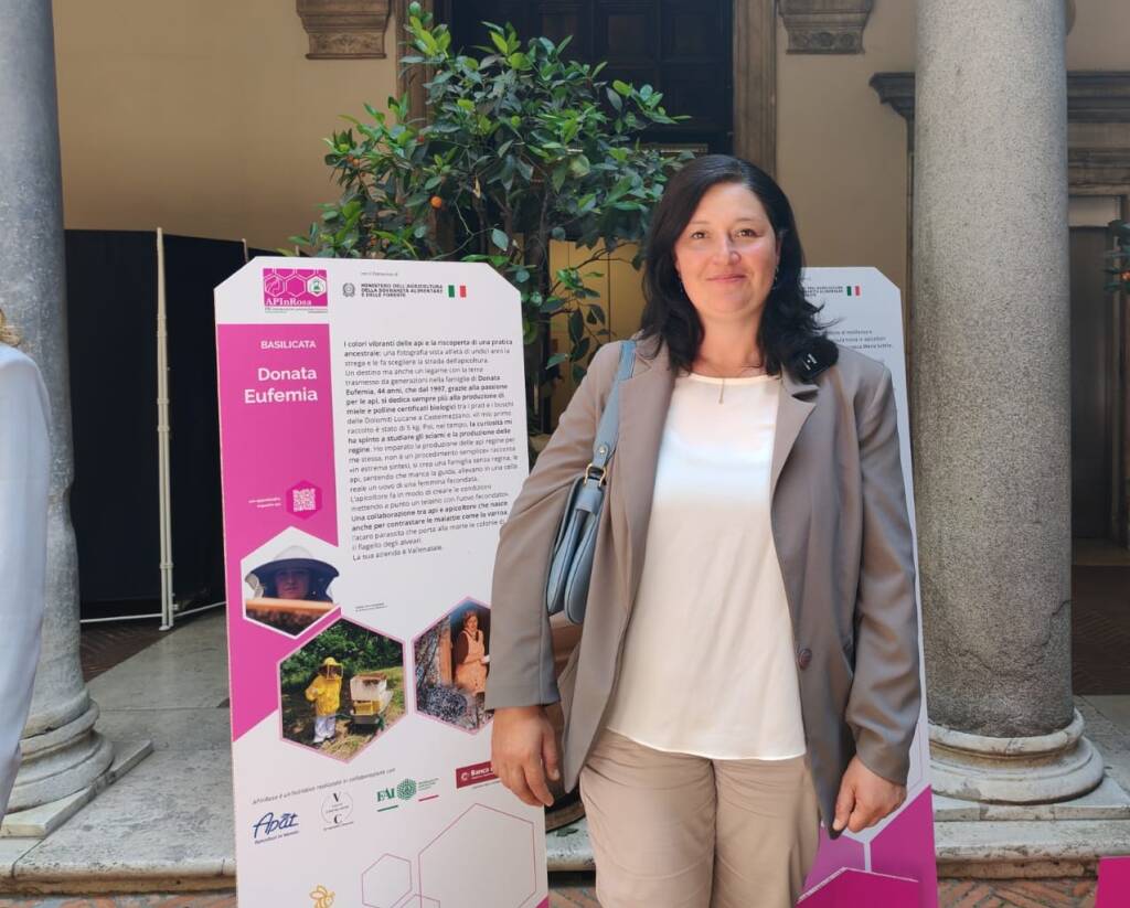 Immagine del post 7389 - Basilicata Apicoltrice Donata Eufemia di Castelmezzano vince il premio ApinRosa - Basilicata