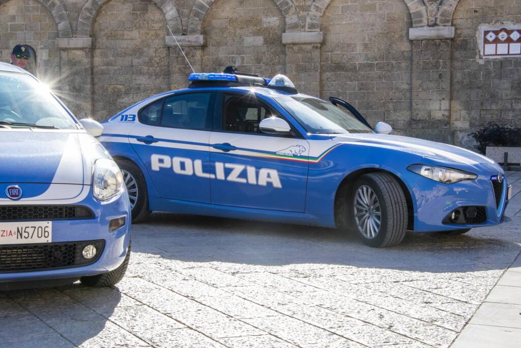 Matera: fanno esplodere sportello bancomat e rubano denaro - Basilicata
