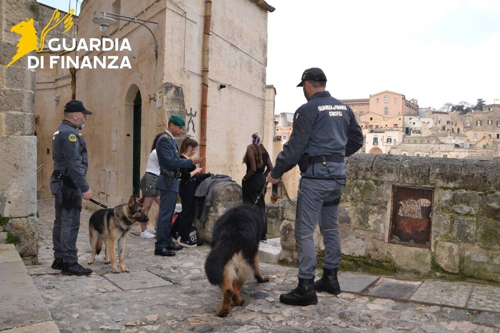Matera, scoperti spacciatori minorenni: tre misure cautelari - Basilicata