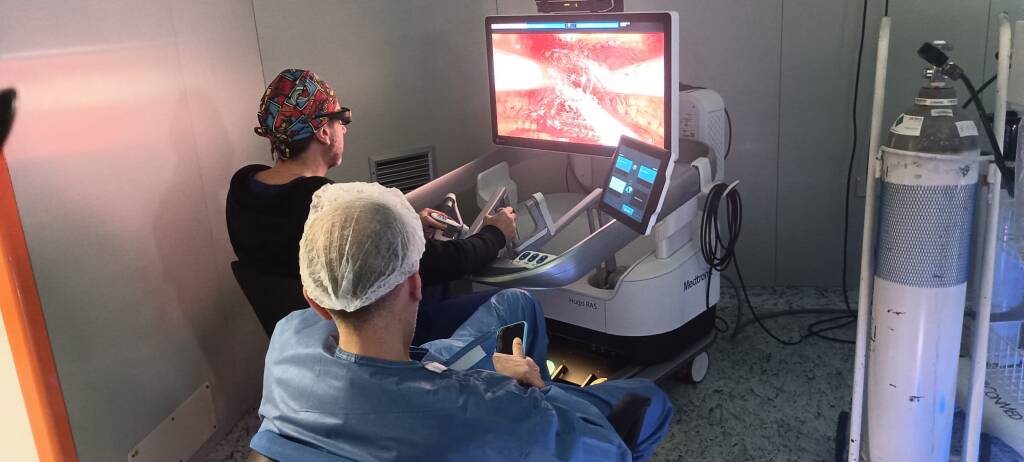 Chirurgia robotica: eseguiti con successo i primi due interventi con la piattaforma HUGO all’ASM - Basilicata