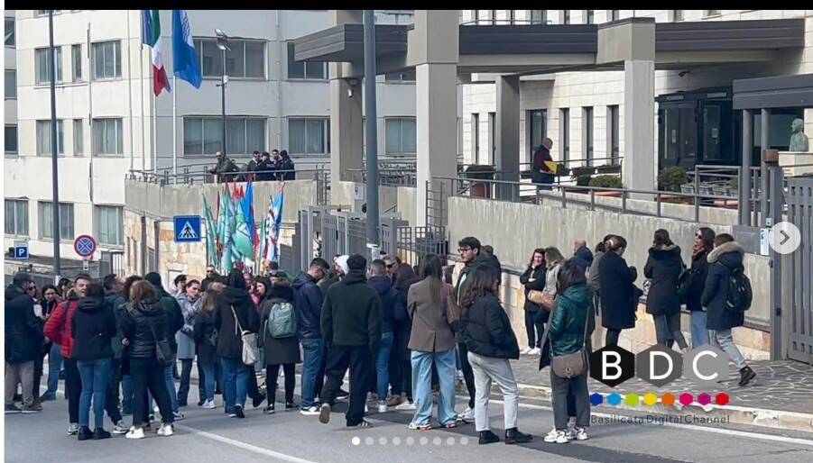 Vertenza Smartpaper: “Navighiamo al buio. E martedì firmeremo un contratto” - Basilicata