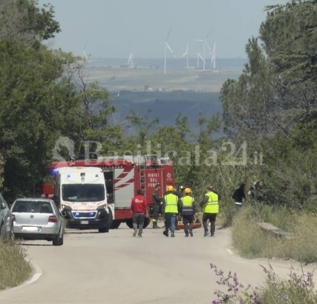 Camion finisce in una scarpata a Barile - Basilicata