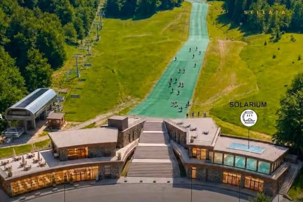 Piste di plastica e aree protette come Luna Park - Basilicata