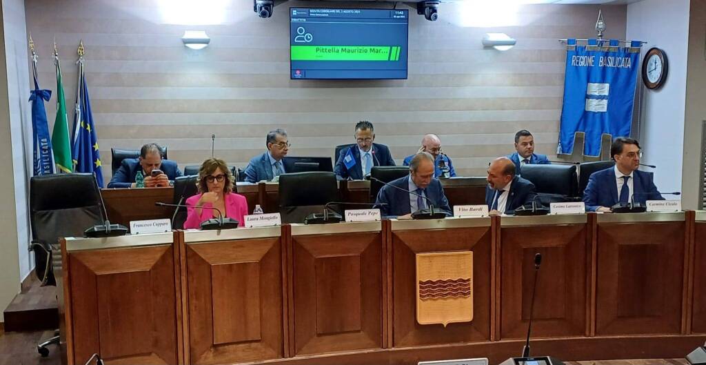 Immagine del post 22029 - Basilicata Basilicata, l’industria delle consulenze: incarichi ai soliti noti e ‘foglio di via’ ai giovani talenti invisibili - Basilicata