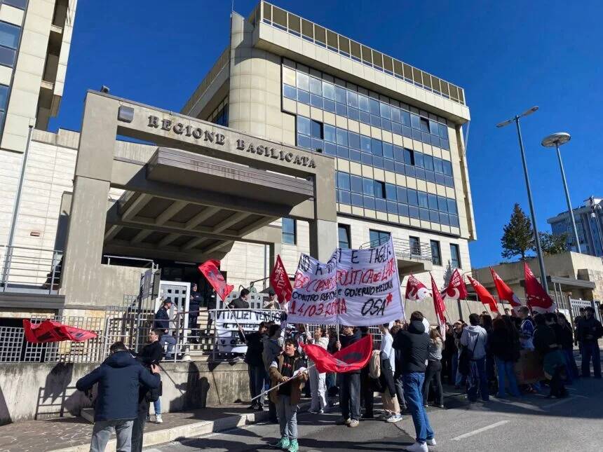 Immagine del post 17652 - Basilicata Basilicata. Gli studenti contro i vitalizi e l’autoreferenzialità della politica - Basilicata