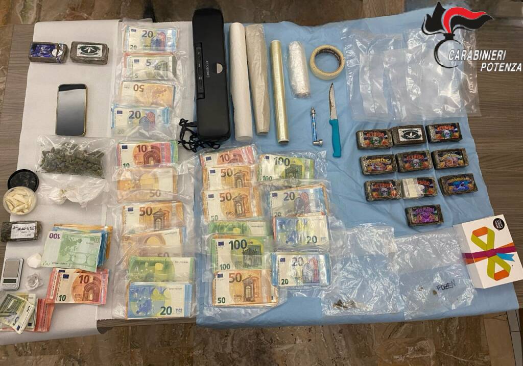 Immagine del post 4688 - Basilicata Operazione antidroga a Potenza: sequestrato oltre un chilo di hashish e arrestati due giovani - Basilicata