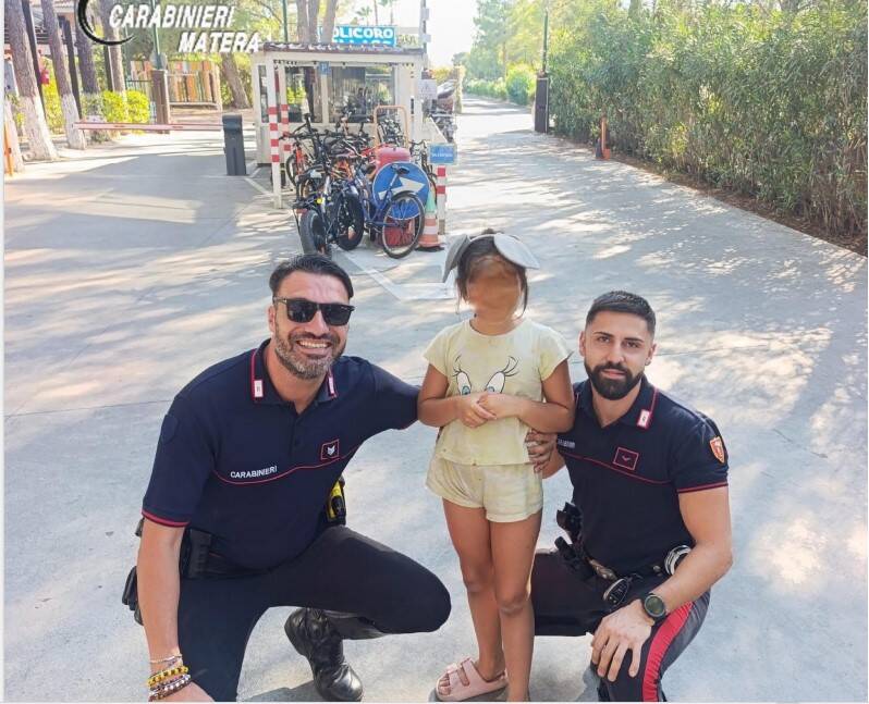 Bambina smarrita a Policoro, ritrovata grazie a un militare e ai carabinieri - Basilicata