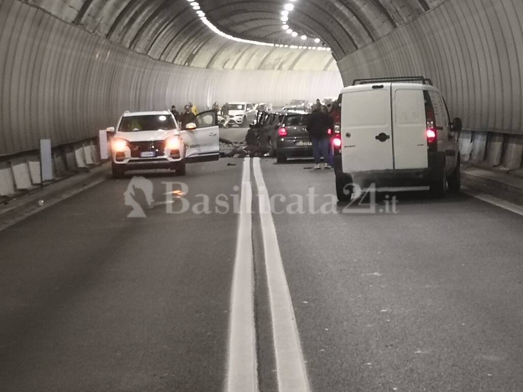 Immagine del post 17719 - Basilicata Incidente sulla Potenza-Melfi: sul posto 118 e Vigili del Fuoco - Basilicata