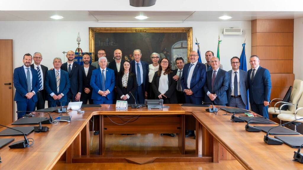 Bardi: “patto di lealtà con i sindaci” - Basilicata