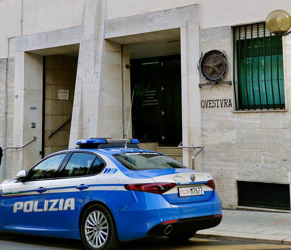 Immagine del post 7980 - Basilicata Matera: trovano borsetta e mille euro e li consegnano alla Polizia - Basilicata