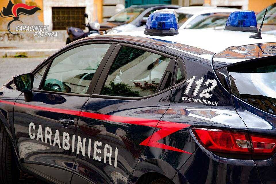 Fa irruzione in scuola elementare e minaccia il personale con un estintore - Basilicata