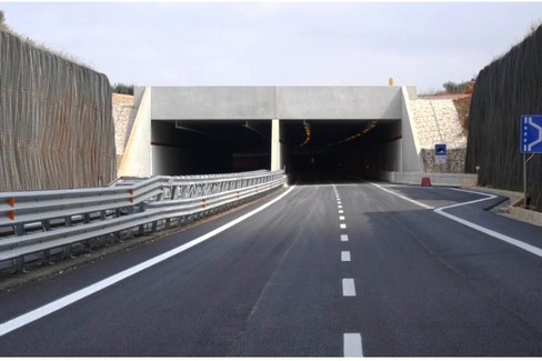 Immagine del post 18911 - Gravina in Puglia Caduta di massi e detriti sulla strada statale 96 - Gravina in Puglia