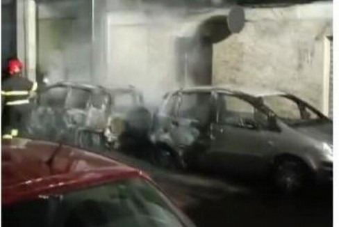 Immagine del post 3044 - Gravina in Puglia Auto in fiamme nella nottata - Gravina in Puglia