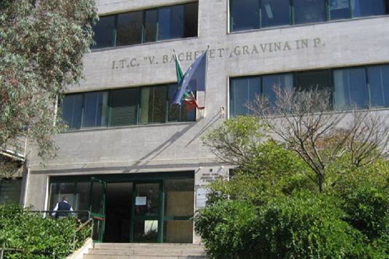 Immagine del post 14492 - Gravina in Puglia Riscaldamenti spenti durante i corsi serali al Bachelet: Conca denuncia la Città Metropolitana. - Gravina in Puglia