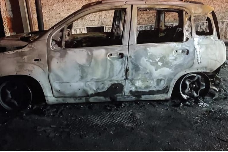 Immagine del post 3070 - Gravina in Puglia Auto in fiamme, il Sindaco chiede incontro a Prefetto e forze dell’ordine - Gravina in Puglia
