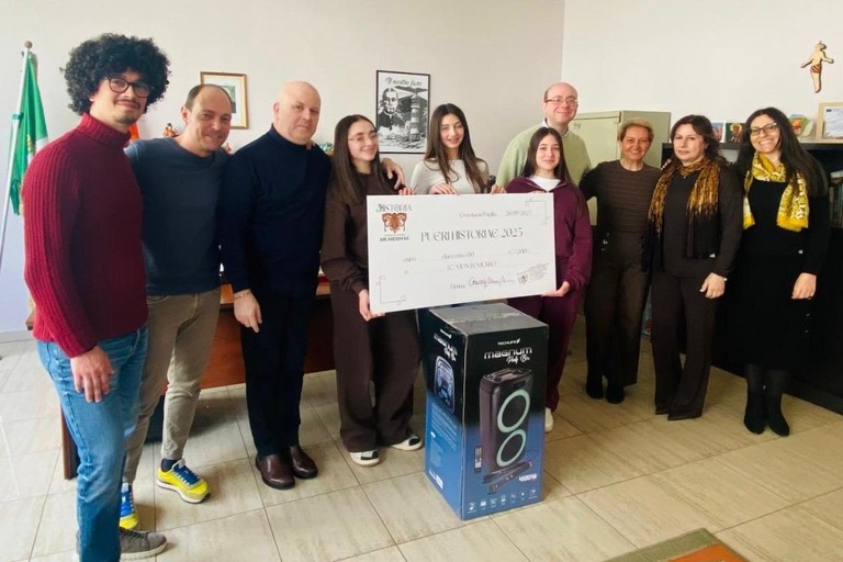 Immagine del post 19024 - Gravina in Puglia Memoria e Historia all'I.C. "Don E. Montemurro" consegna Premio "Pueri Historiae" - Gravina in Puglia