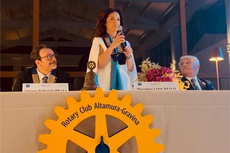 Immagine del post 9489 - Gravina in Puglia Passaggio del Martelletto al Rotary Club Altamura-Gravina - Gravina in Puglia
