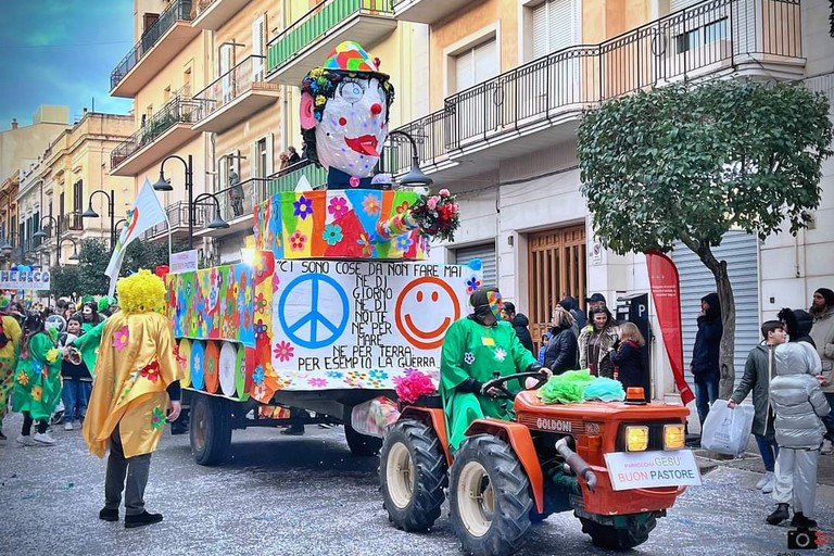 Carnevale, appuntamento con i carri allegorici - Gravina in Puglia