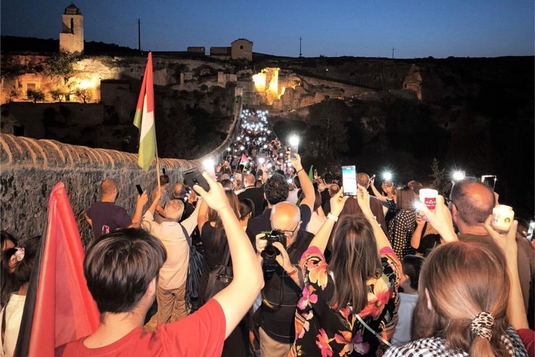 “Facciamo parlare il silenzio”: Candle Night for Gaza - Gravina in Puglia