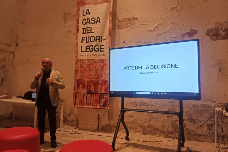 Immagine del post 21667 - Gravina in Puglia L'arte del decidere: un viaggio tra neuroscienze, leadership e consapevolezza - Gravina in Puglia