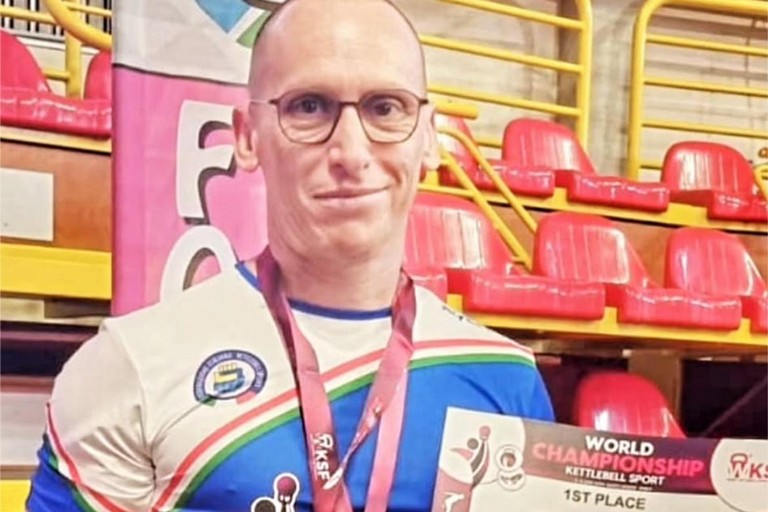Kettlebell, Jaques du Plessis si laurea campione del mondo - Gravina in Puglia