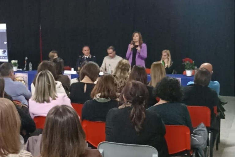 Immagine del post 12745 - Gravina in Puglia La rete che unisce, non quella che ferisce: a scuola contro il cyberbullismo - Gravina in Puglia