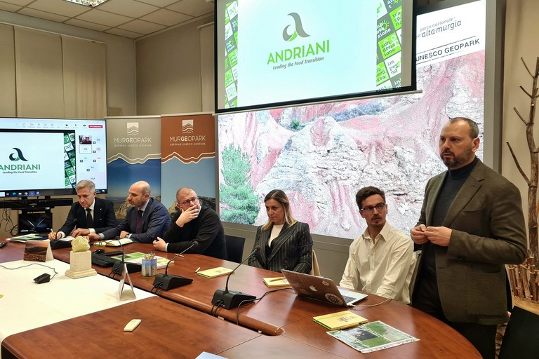 Immagine del post 2212 - Gravina in Puglia "Strategie locali, impatti globali”, un incontro al Parco - Gravina in Puglia