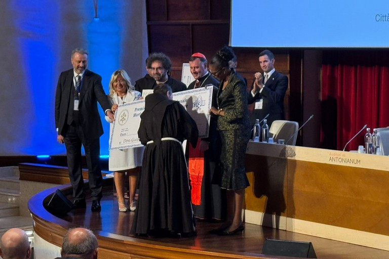 Don Peppe Logruosso, Un prete rapper anche in Vaticano - Gravina in Puglia