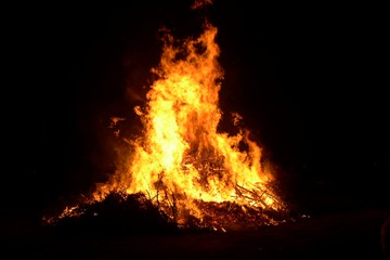 Immagine del post 21246 - Gravina in Puglia Contributi per Fuochi rituali e tradizioni - Gravina in Puglia