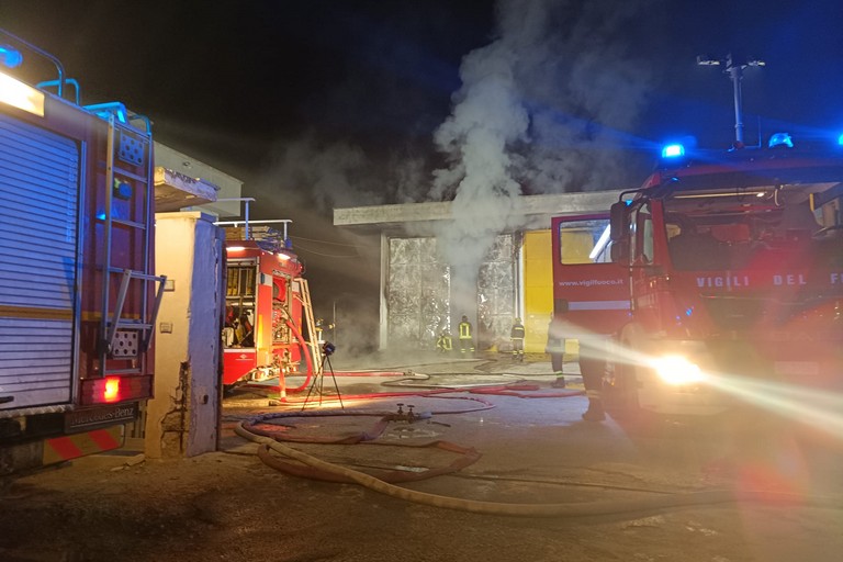 Immagine del post 431 - Gravina in Puglia Incendio in un opificio a Gravina - Gravina in Puglia