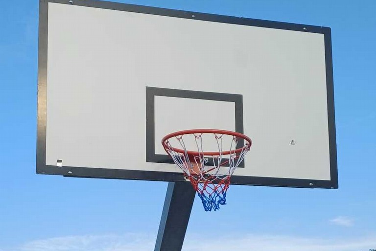 Immagine del post 24032 - Gravina in Puglia Campo basket in zona Pip, ripristinati canestri - Gravina in Puglia