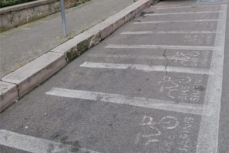 Bike sharing cessato, ma i parcheggi restano “fantasma” - Gravina in Puglia