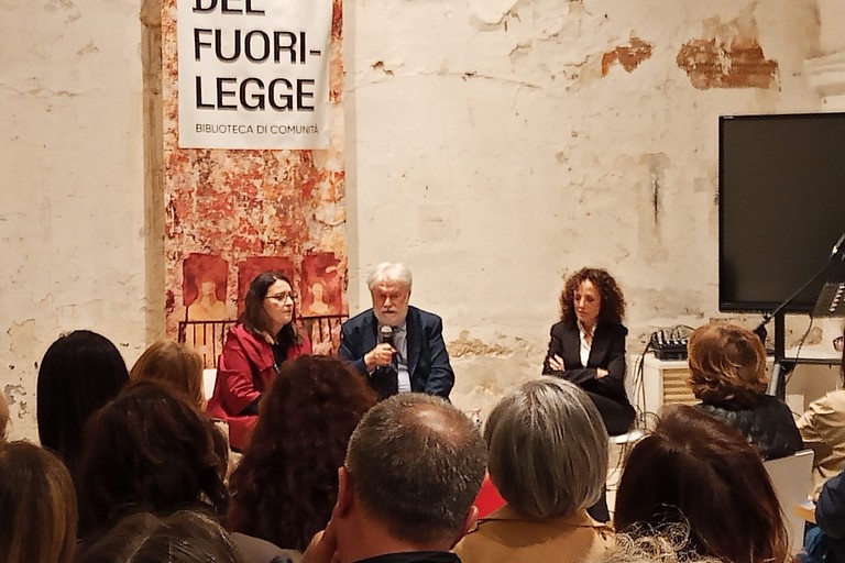 Immagine del post 7501 - Gravina in Puglia “Il dono dell’amore”: letteratura, passione e impegno civile alla Casa del Fuorilegge - Gravina in Puglia